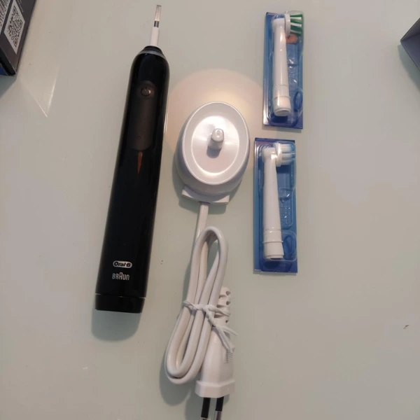 Kit completo da escova elétrica Oral-B PRO Series 3 com base, refis e cabo de energia
