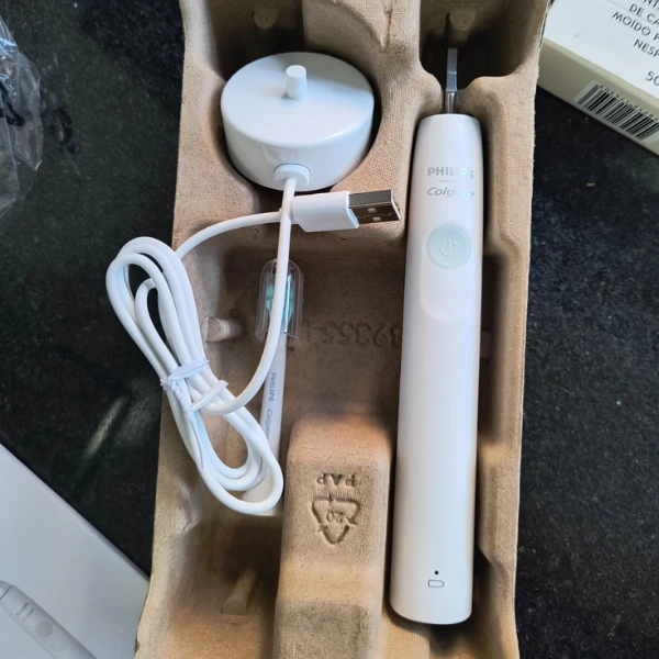 Conteúdo da caixa da escova elétrica Philips Colgate SonicPro 10 com base carregadora USB e refil