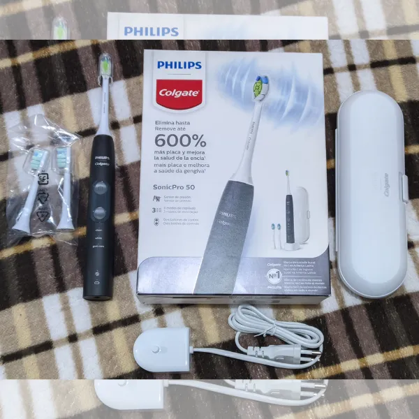 Kit completo da escova Philips Colgate SonicPro 50 com caixa, estojo, refis, carregador e manual