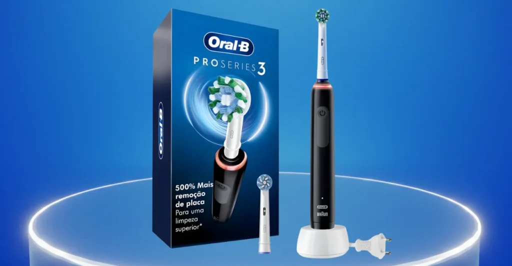 Escova elétrica Oral-B Pro Series 3 com base de carregamento, refil adicional e caixa informando 500% mais remoção de placa